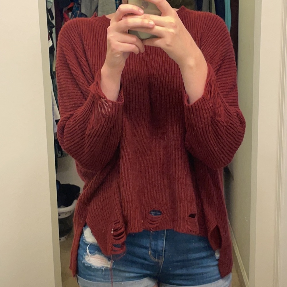 DISTRESSED SWEATER MAROON